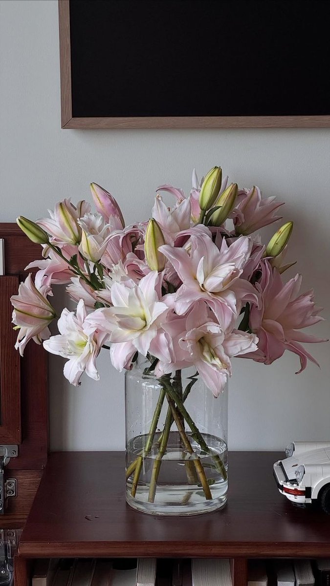 Flowers tweet media
