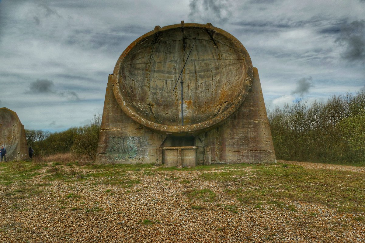friedalive's tweet photo. Good morning sound mirrors greatstone kent 🏴󠁧󠁢󠁥󠁮󠁧󠁿 https://t.co/yebnaxK3Nm