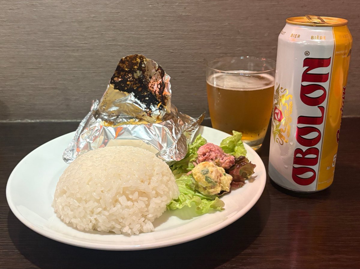 666werewolf's tweet photo. シュクメルリ風ハンバーグとオリビアサラダとビーツサラダとボルシチと、ウクライナとアルメニアのビール https://t.co/Bg3M2wNA5O
