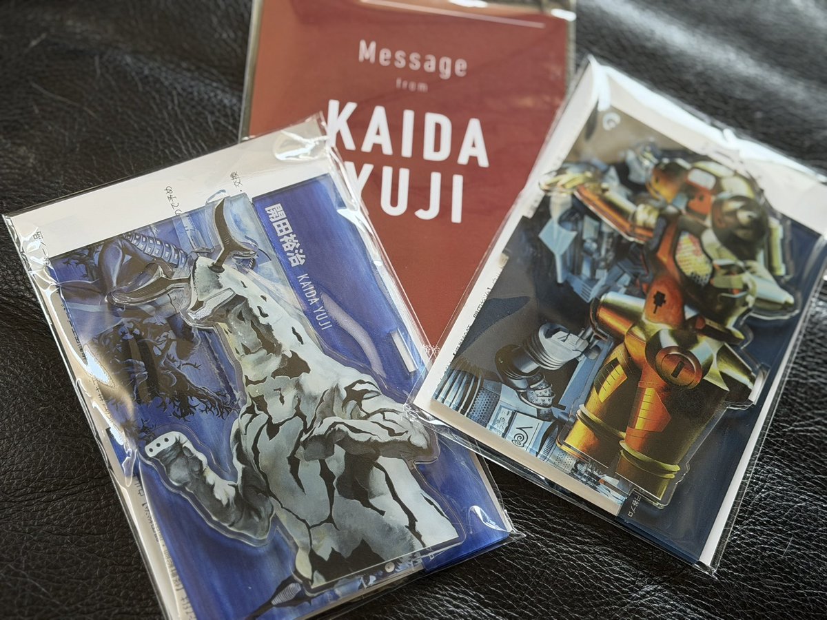 kia_asamiya's tweet photo. #開田裕治 先生の #ウルトラマン 複製原画プロジェクトの返礼品到着！（＾▽＾）

LDジャケットのエレキングとキングジョー！

やっぱりいつ見ても素晴らしい！
開田先生のセブンLDジャケットシリーズは、学生時代に強烈なインパクトを残してくれて、今でも輝いたままです！

全てのジャケットイラストが、このアクリルスタンドにならないかなあ！（＾▽＾）