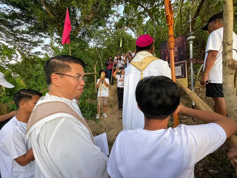 punongmhistrado's tweet photo. On the eve of the Ascension of the Lord, the Bishop of Virac, Most Rev. Luisito Audal Occiano, D.D., led the #ViaLucis (Stations of the Resurrection) procession to Mt. Lantad in Bgy. Guinobatan, Bato, Catanduanes, on Saturday morning, May 16, 2026.

In his reflection, he likened the challenging climb to the Christian journey, reminding everyone that devotion ultimately leads to a glorious reward.