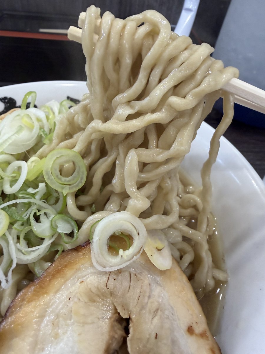 pg_naka's tweet photo. 自家製太麺渡辺
仙台市泉区市名坂新道

らー麺大＋限定メンマ

週末は渡辺さん訪問からスタート🍜
今日も最高に美味しいラーメンでした😋
完飲完食ご馳走さまでした♪
お心遣いありがとうございました🙇‍♂️ https://t.co/bnA5TQmqHg