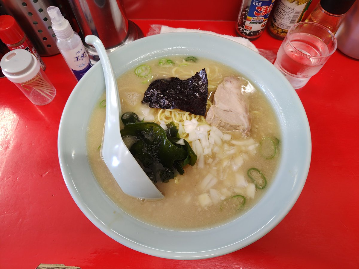 dg08j's tweet photo. 中ラーメン(玉ねぎ無料トTP)1000円@ラーメンショップ浦安富士見店。ロット溜まるまで調理始めないと15分無料のコインパで、200円払うことになる。車室番号申告でトッピング無料とか15分無料券とか配りませんか。200円払ったから1200円。くるまやラーメンより高い😑#ラーメンショップ　#浦安　#駐車場 https://t.co/H8WEne96cC