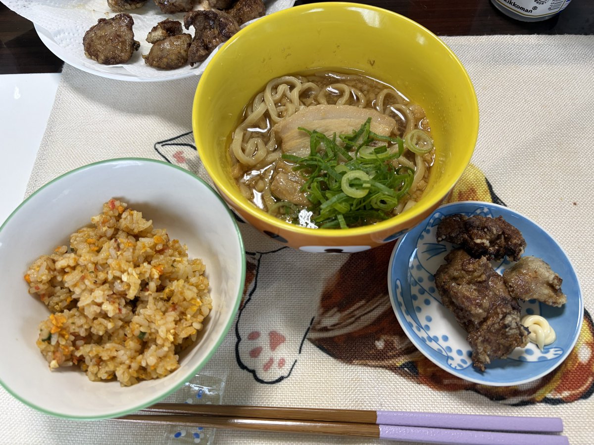 お昼は 二郎系ラーメンをシェア チャーハンもシェア 鶏レバーの唐揚げ