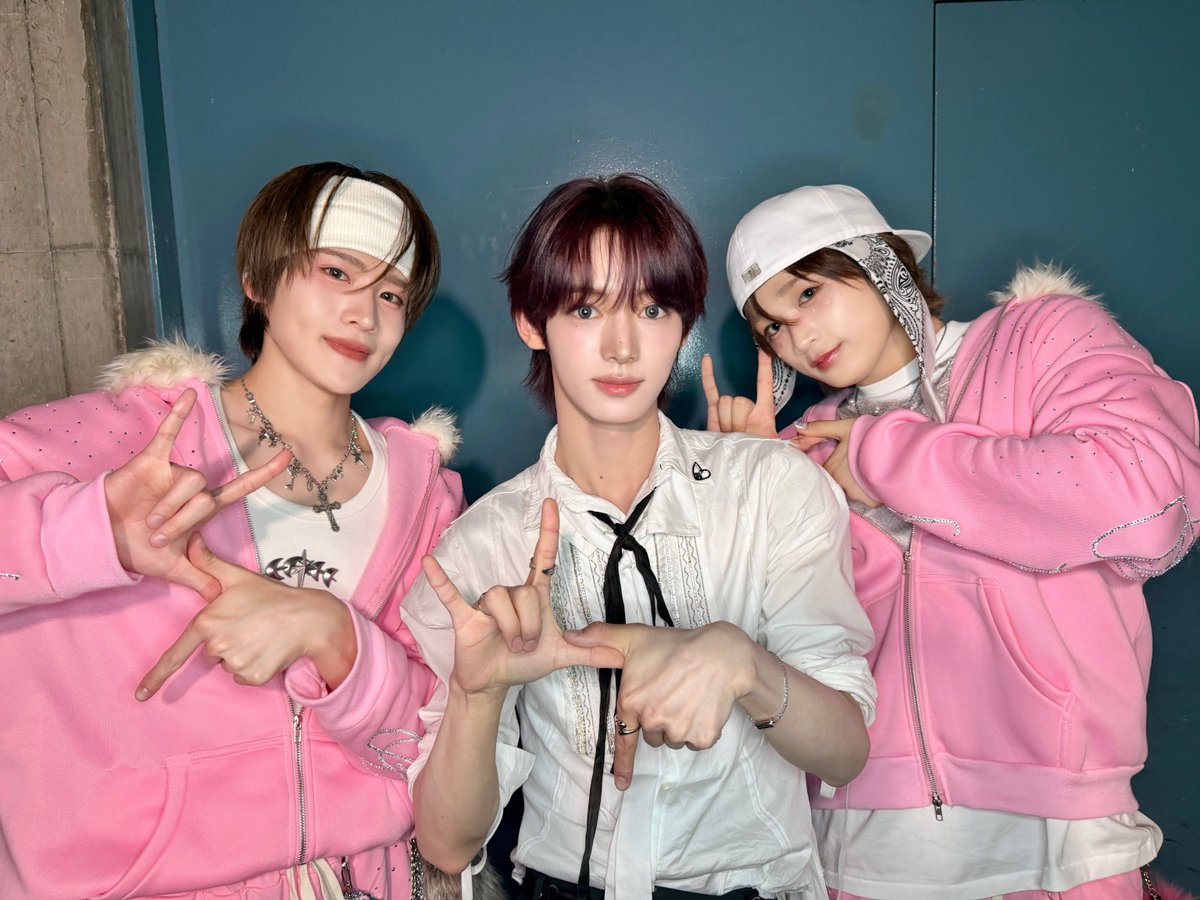 DXTEEN tweet media