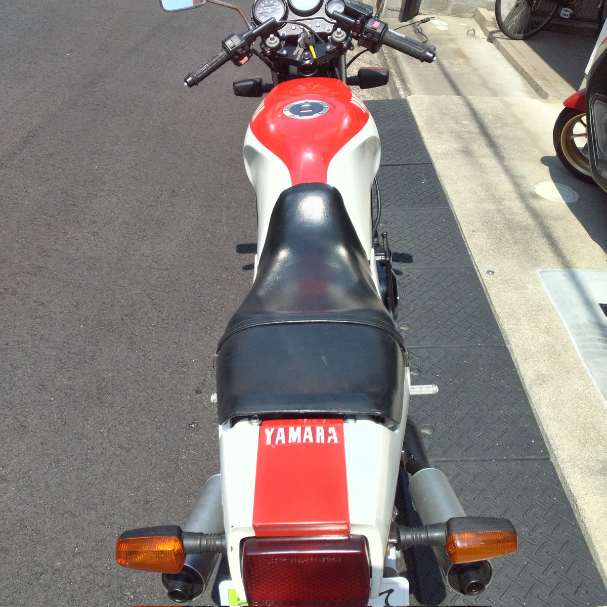 じべた tweet media