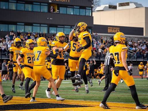 RoosterG_33's tweet photo. Grateful to be able too visit with @OttawaBravesFB on the 8th, and grow with the coaches and see what the program has to offer!! @CoachNickDavis @Coach_CAnderson @WOWKCfootball @mwfbrecruiting @gobigrecruiting @PrepRedzoneKS https://t.co/g8pi4gfIJ4