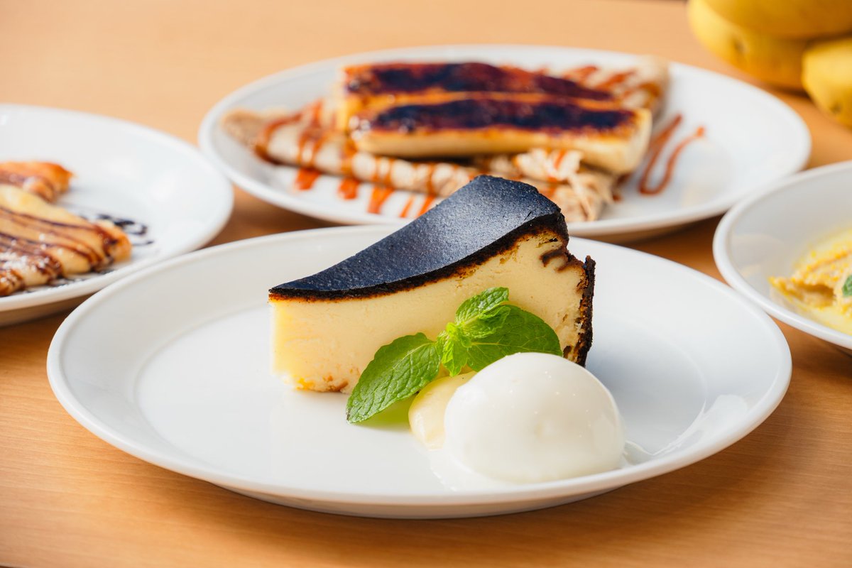 CafeDelphis's tweet photo. 【バスクチーズケーキ焼いてます！】

焼き上がりには店内が甘く、
いい香りに包まれます🍰🍴

自家製ミルクジェラートも添えてあり、
自分へのご褒美にピッタリなメニューです。

ぜひ、コーヒーと一緒にどうぞ☕️🌱

#バスクチーズケーキ 
#名古屋カフェ https://t.co/6xRscd75Bj
