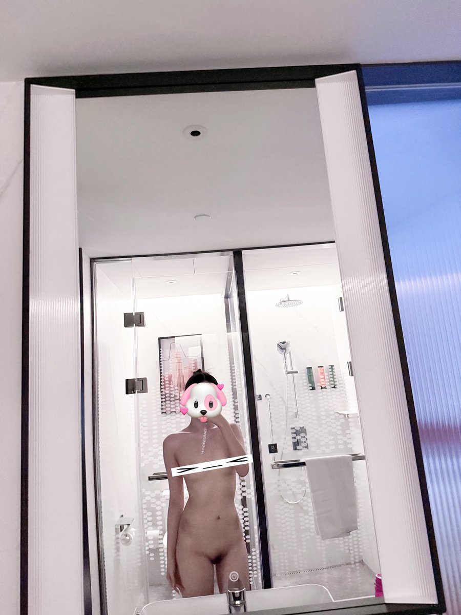 抠脚萝莉是校花 tweet media
