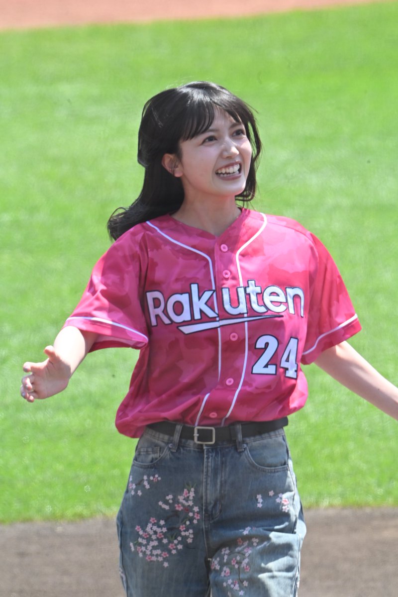 bon__0714's tweet photo. RT @nogifujisan: 2026.5.16　楽天最強モバイルパーク宮城
セレモニアルピッチ
久保史緒里

転載はなしでお願いします。
#RakutenEagles
#久保史緒里
#セレモニアルピッチ https://t.co/ZGYmIp5h7c