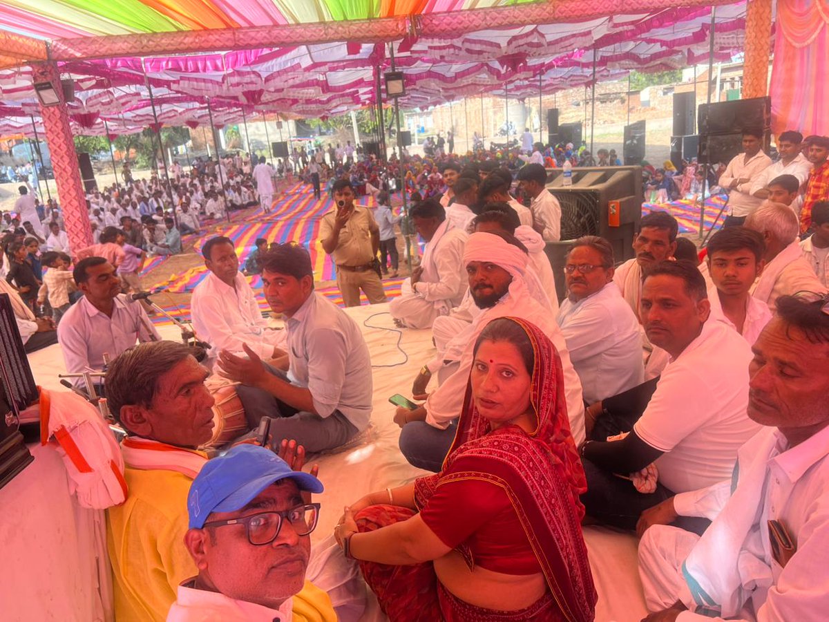 Anitajatavmla's tweet photo. कल मेरे विधानसभा क्षेत्र हिंडौन के गांव जौल में आयोजित सामाजिक कार्यक्रम में शिरकत की।

इस अवसर पर क्षेत्रवासियों से आत्मीय  तथा सामाजिक एकता, आपसी भाई चारा देखने को मिला https://t.co/SaA8lzcxpD