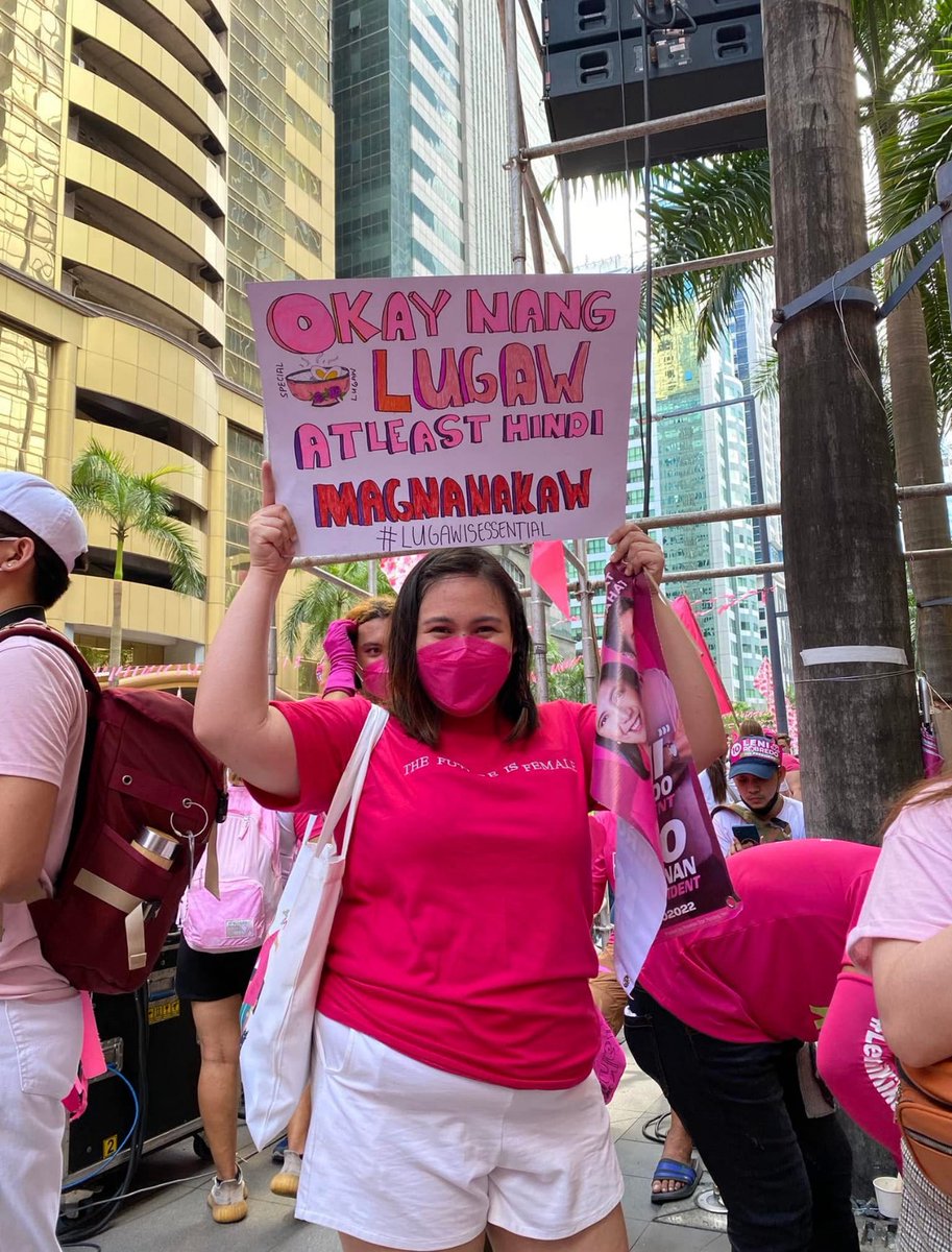 MarhielDnlGnzls's tweet photo. Binigyan kasi tayo ng chance nung 2022 eh, pero sinayang natin. Petition na google forms ang elections ng di na maka boto yung ang rason ay "Kasi anak sya ng tatay niya." 😌

#LetLeniLead #Kakampink #KulayRosasAngBukas 🩷🌸 https://t.co/3wABtBCEcZ