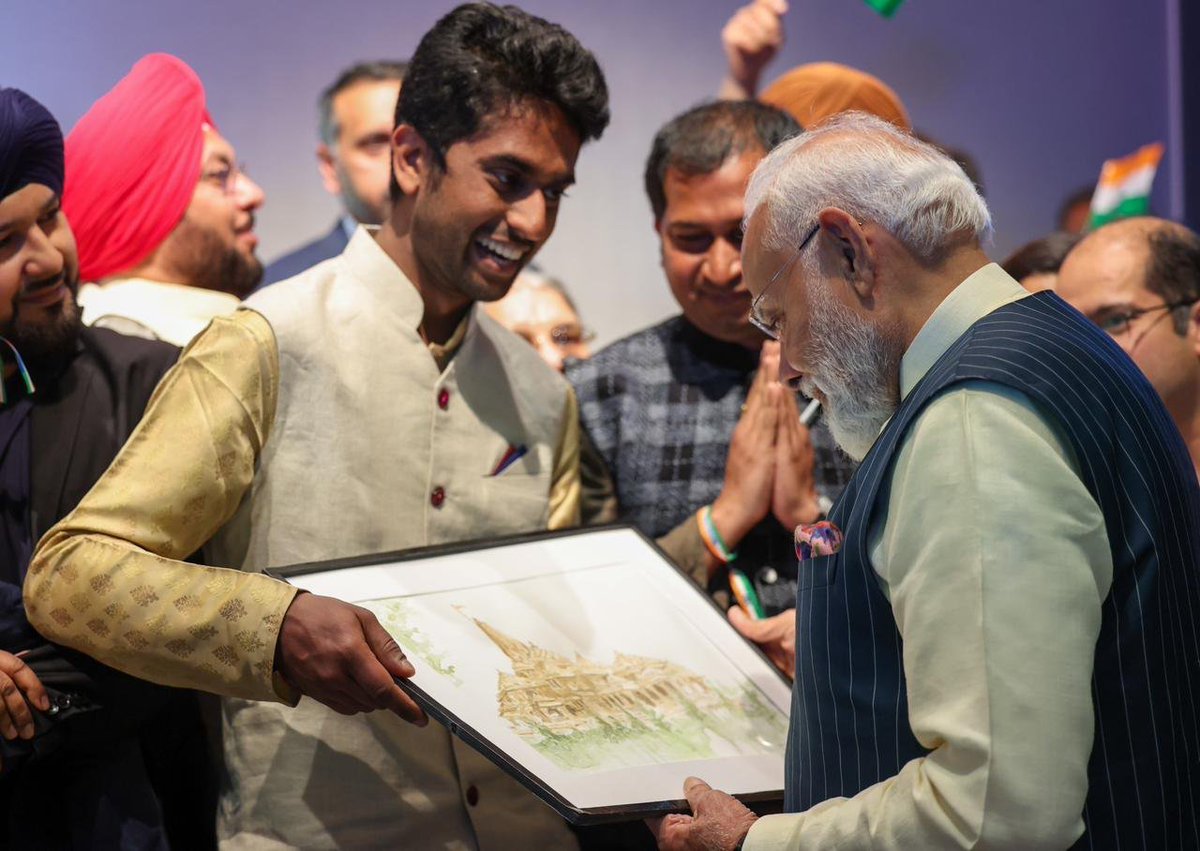 Narendra Modi tweet media
