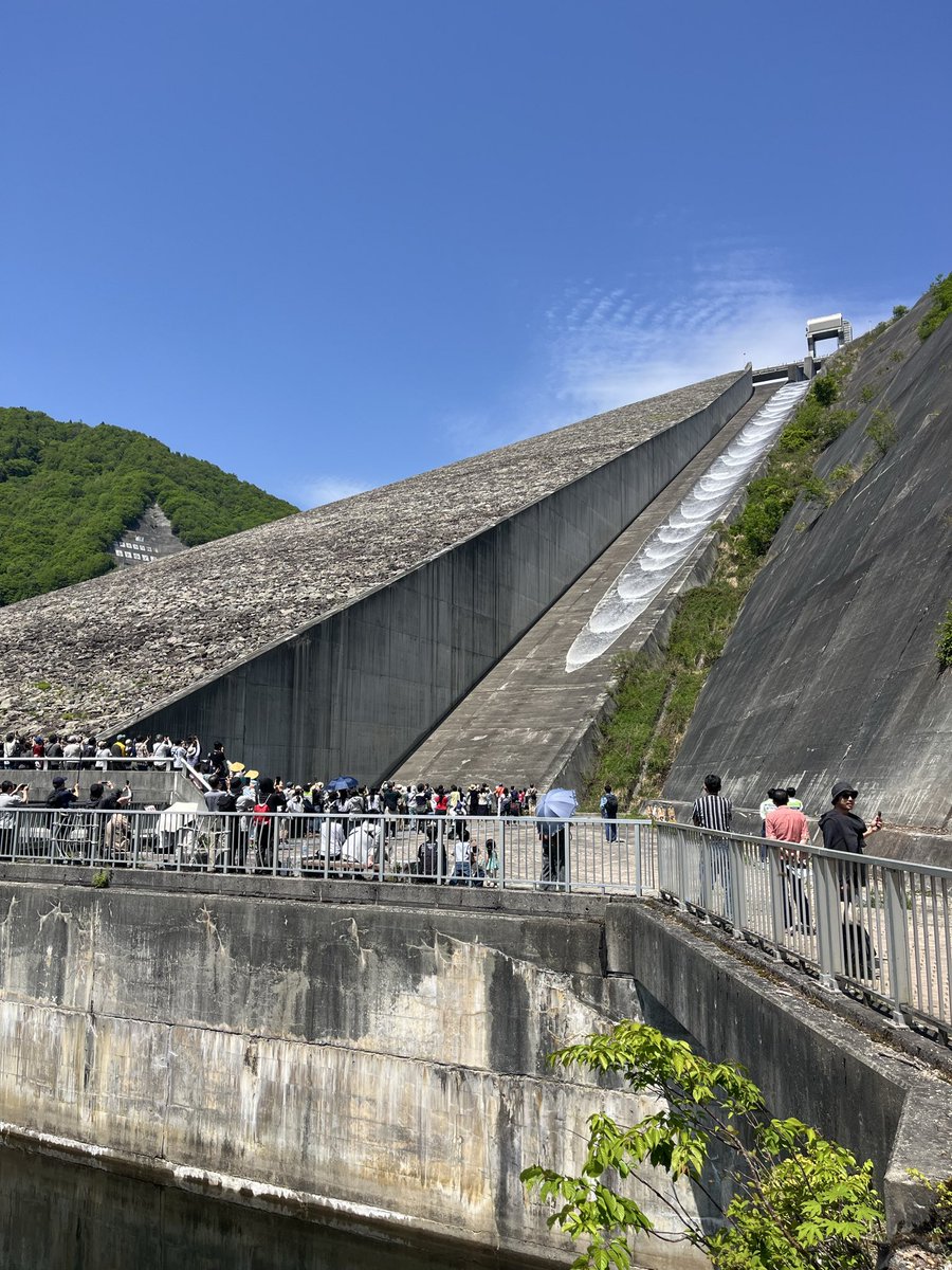 7100turbo's tweet photo. 続いて奈良俣ダム放流イベントにチェックイン🫡

放流開始！ https://t.co/UbIwzRbj8V