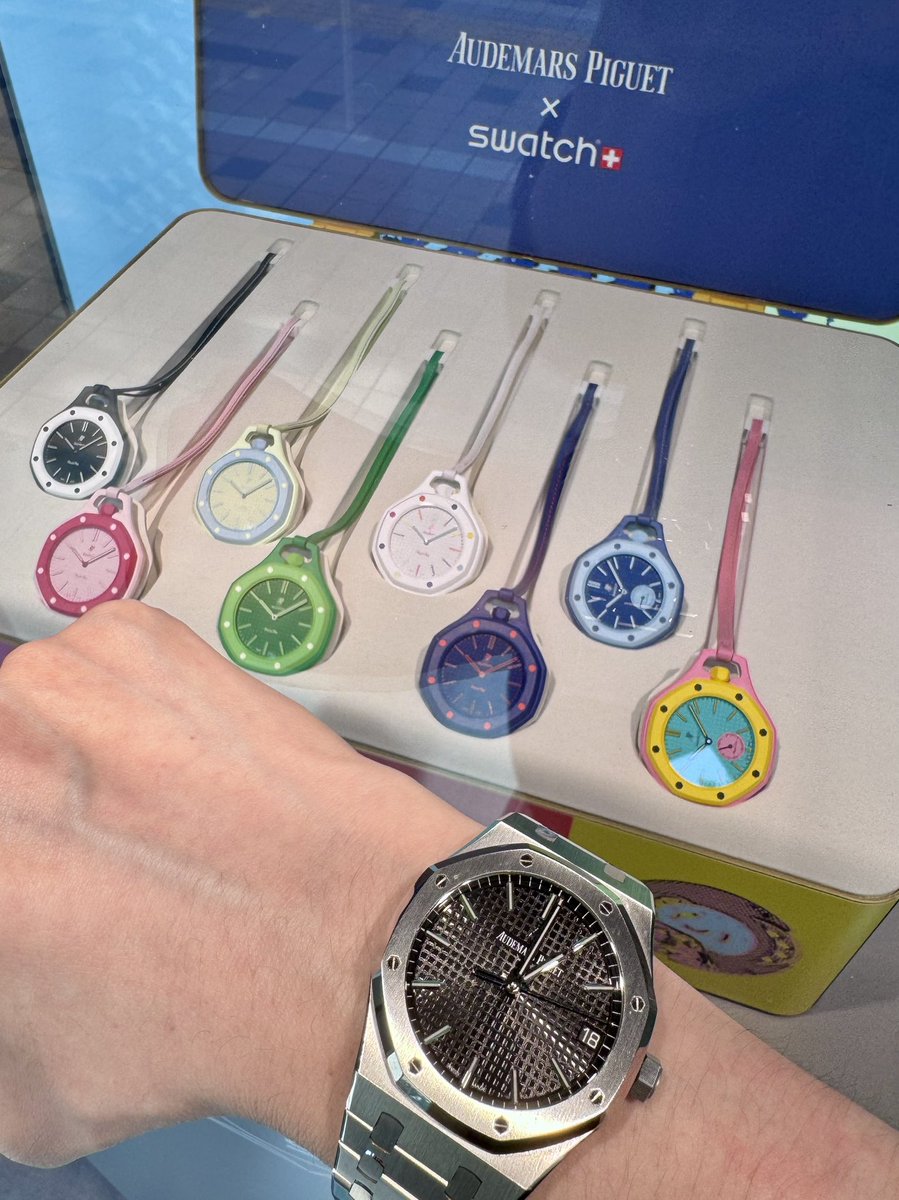 cat_watch_cat's tweet photo. 札幌スウォッチのRoyal Pop全部売り切れてました！
実物カラフルでかわいかったです！

「限定品では無く今後も入荷はあるので普通に買えるようになります」
とのことなので転売ヤーからは買う必要ないですね😆 https://t.co/yuWNAdsrkC