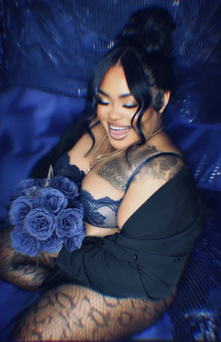 BIGkBLEACH's tweet photo. Happy birthday to my one and only beautiful wife💙 https://t.co/qvSnr2cri4