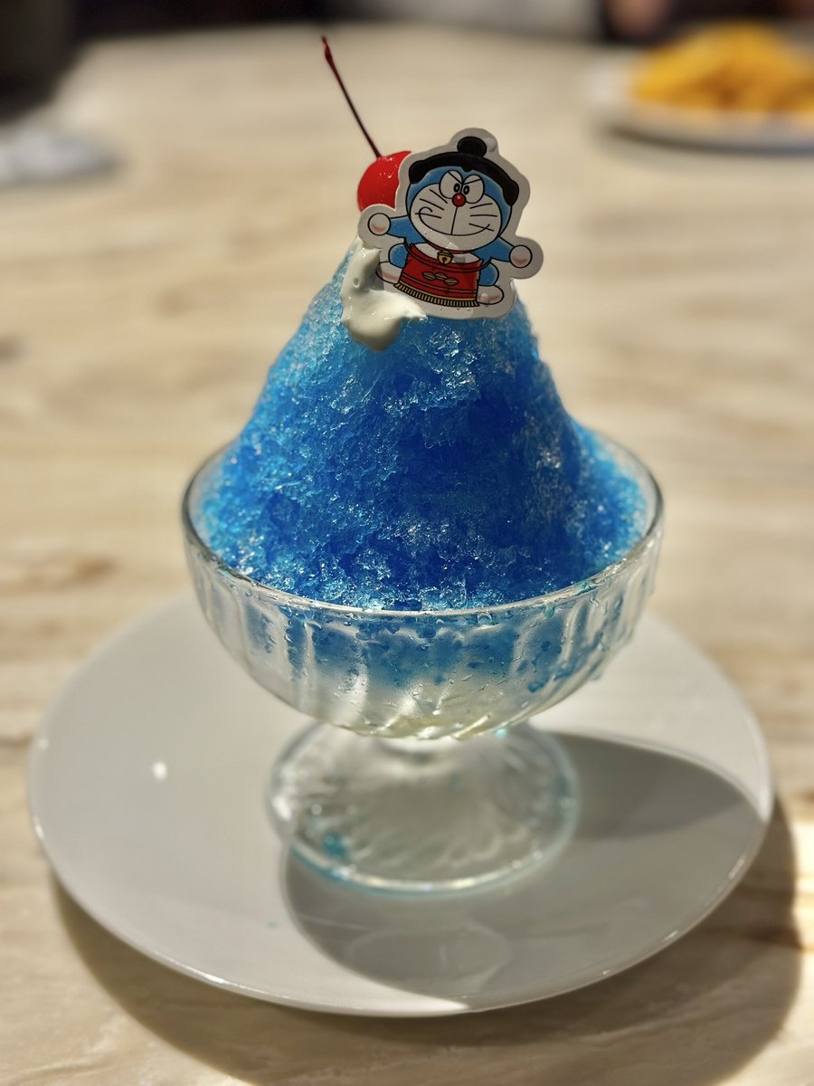 昨日はライブ前にかき氷とドラえもん ダブル推し活🍧💙(*´艸