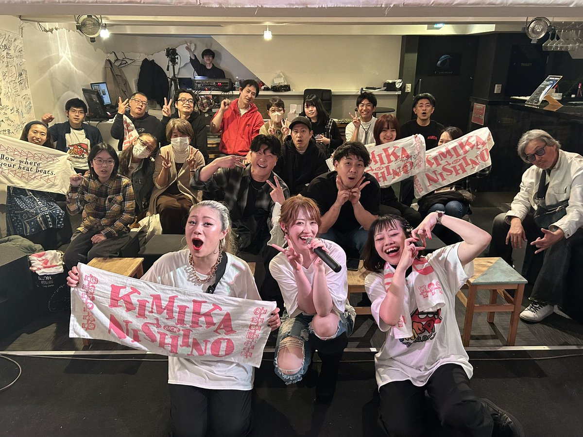 kimika2015's tweet photo. 【ラストライブのDVD発売‼️】

3/28に行った最後のライブを
DVD発売します🥰✨

・豪華特典付き ¥8,000
・通常版 ¥5,000

在庫管理整理もしたから
他のグッズと共にどうぞっっ❣️

https://t.co/W9ep2eE5d5 https://t.co/Zsv9te6l1p
