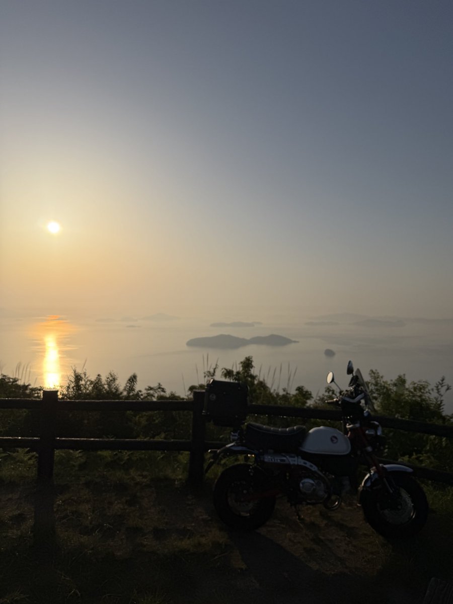 Yoco_hobby's tweet photo. 今日の朝活は周防大島に行ってきました。
銭壺山公園 → 嵩山 展望台 → 道の駅 サザンセトとうわ → 厳島神社鳥居
大島は山と海どっちも楽しめるの最高ですね😆
#モンキー125 https://t.co/oBdii0c8WZ