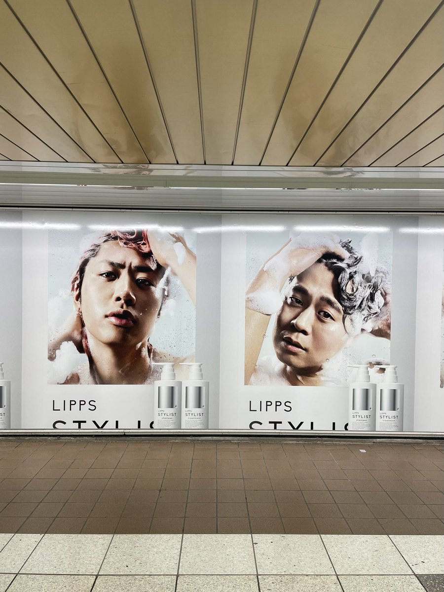TO_DOYA's tweet photo. てつや氏とニトロ爆弾氏の、新宿広告間に合ったーーー！

本当にどデカかった！！！ https://t.co/rncktwL2Qw
