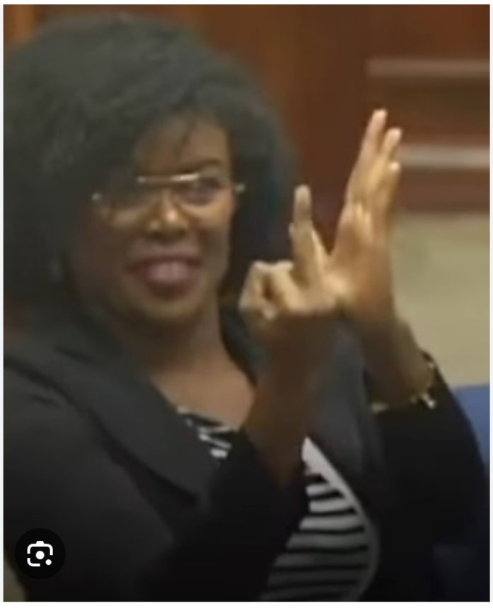 T5184M's tweet photo. @MoniVelasquezV Esta "señora" es una VÍBORA... No les queda el papel de "agraviada" HIPÓCRITAS, ustedes destilan odio y veneno, se mofan de Lavinia, insultan al presidente, agravian a todos los que piensan distinto, pero ustedes son los ofendidos... HIPÓCRITAS https://t.co/Ea8UL3N5SK