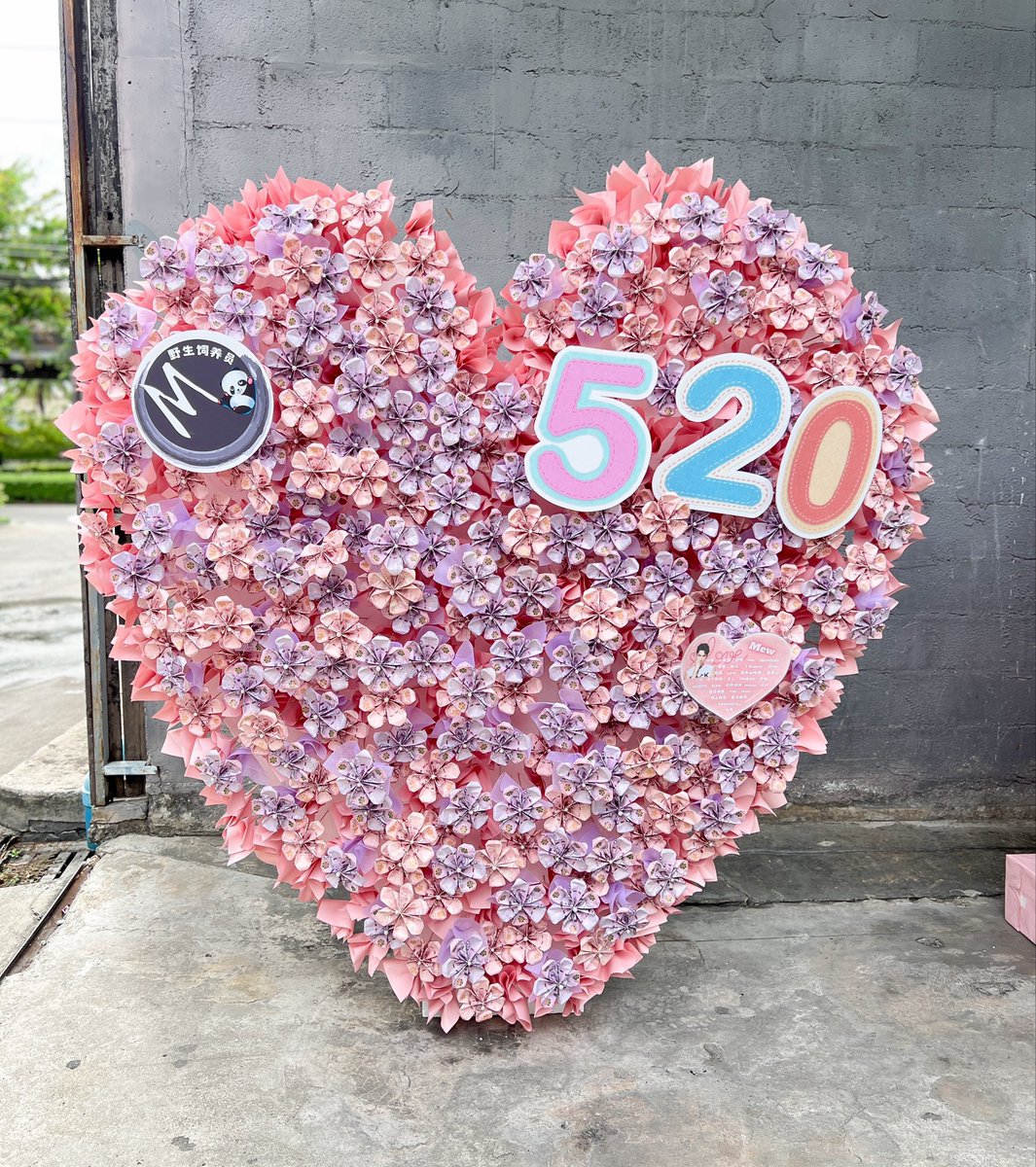 mewnieshi's tweet photo. woaaaah u guys so amazing 😭😭😭

520 TO MEW

@MSuppasit
#MewSuppasit 
#WithMewAlways https://t.co/f5w6ITBavk