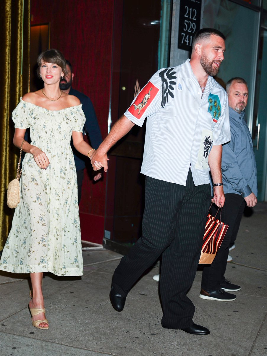 4k_taylorr's tweet photo. Taylor Swift and Travis Kelce out in NYC https://t.co/BEY01ZIfxI