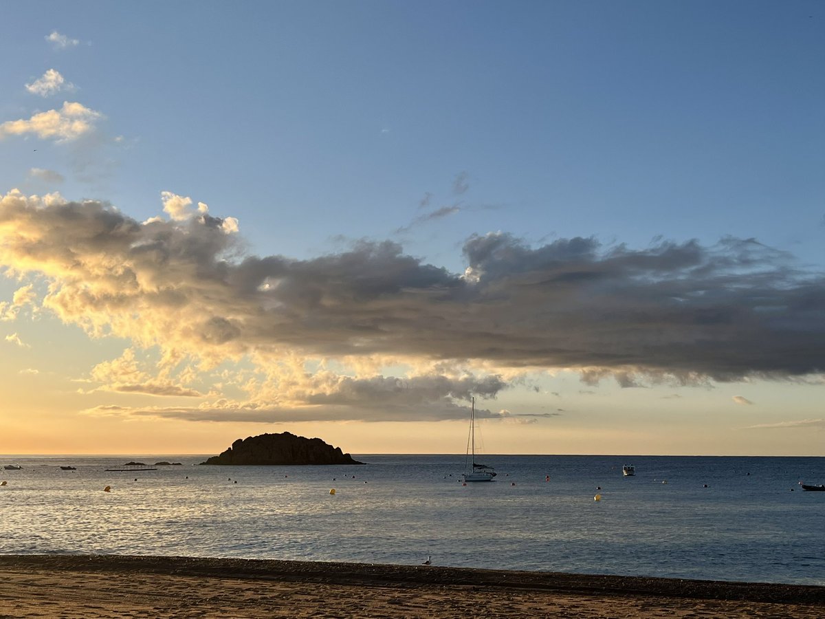 R_Geeb's tweet photo. Sol radiant amb 9°a Tossa d Mar @3CatInfoelTemps @tempsdemeteo @SoniaPapell @TomasMolinaB @mauri_francesc @gemmapuigf @meteocat @jacobpetrus_tve @Vakapiupiu @btveltemps @ElTiempoA3 @javioru @SergiLoras @alcantara_alb @MarcSilvestre7 @P4Estacions https://t.co/dZLx345Vph