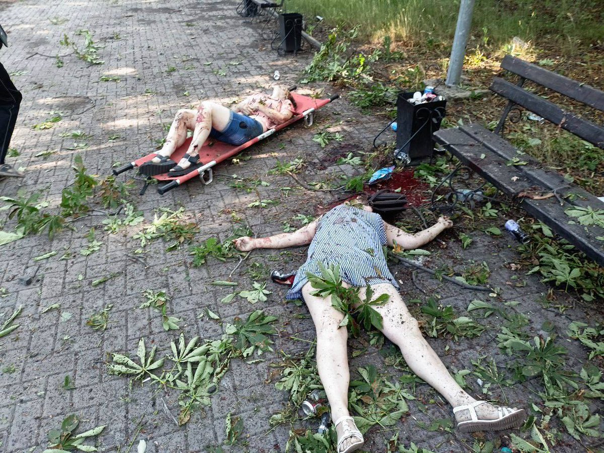 DomenicoNota's tweet photo. @FranceenItalie @EmmanuelMacron Andate a spiegarlo alle famiglie di queste persone uccise dalla NATO nel Donbass https://t.co/iA49tOFeXc