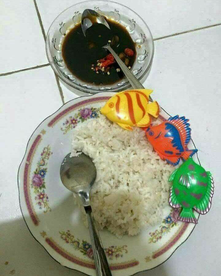 padangenak2's tweet photo. laper siang siang, yg ada di kulkas cuma ini https://t.co/IM7qq73bQZ