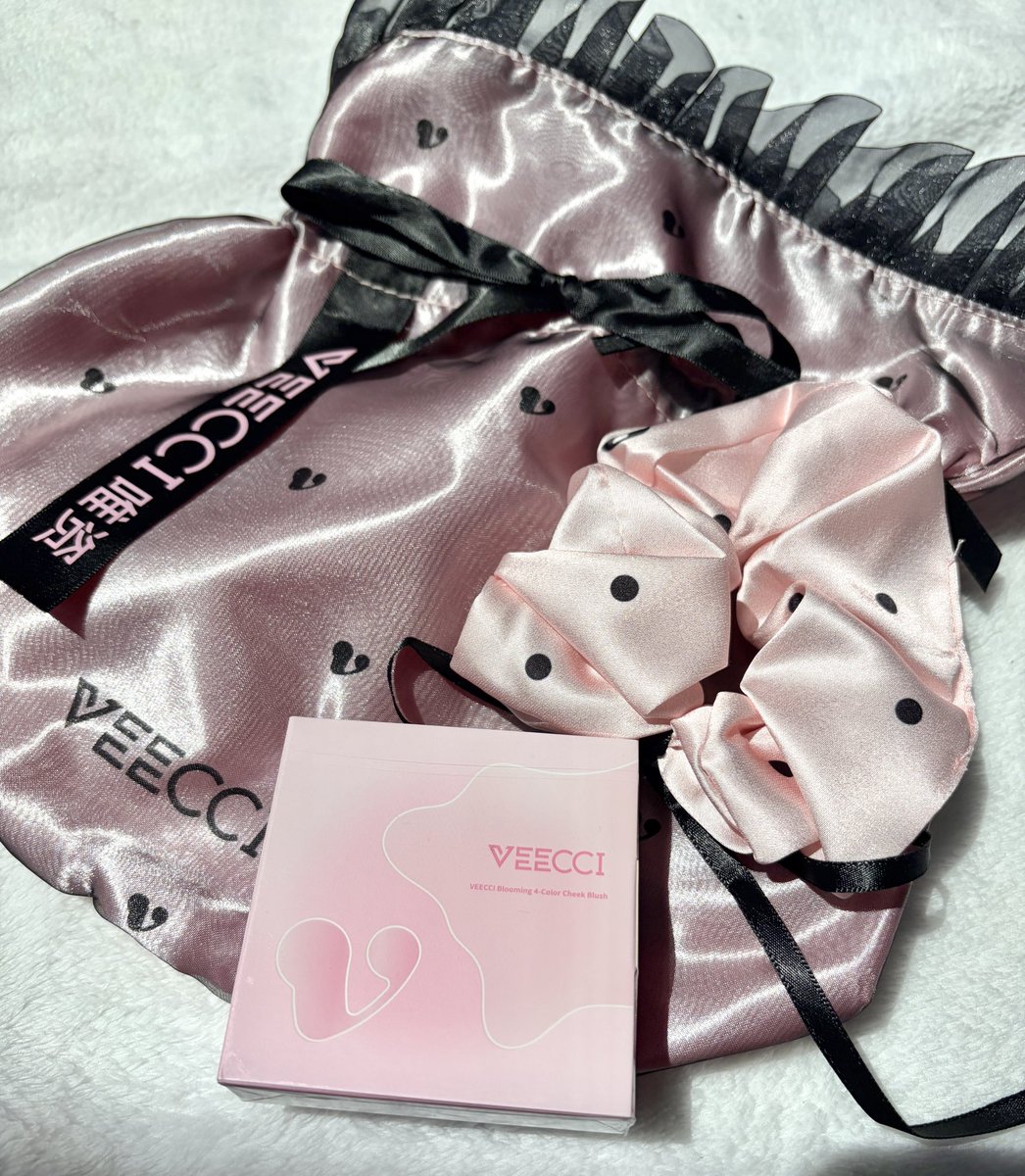 mikaname07's tweet photo. 【当選報告】

VEECCI様の
ブルーミング4色チークブラッシュ
D03 Your Purple をいただきました💜

さらっとしたテクスチャーで、
ほわっと透明感のあるほっぺに☺️✨

4色入りだから、その日のメイクに合わせて混ぜて使えるのもお気に入り🫶

パケも可愛い〜💕
#ヴィーチ #ブリリアントプラス https://t.co/SELp2Mo6Qb