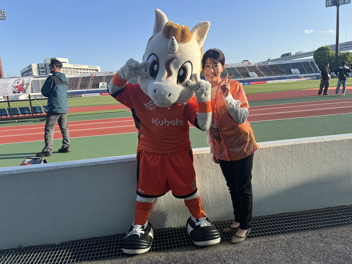 myumyu_SS's tweet photo. 5シーズン務めさせていただいたスタジアムMCを引退します🎤

🏉5/24(日)@秩父宮ラグビー場🏉

今までの集大成で応援の後押しができたらと思います❤️‍🔥

ラグビー初心者の方も絶対楽しめる試合です🏉
応援着配布なので即応援可◎
残席ありです‼︎お待ちしています🍊🦄

#クボタスピアーズ船橋・東京ベイ https://t.co/dZUFcW04Pj