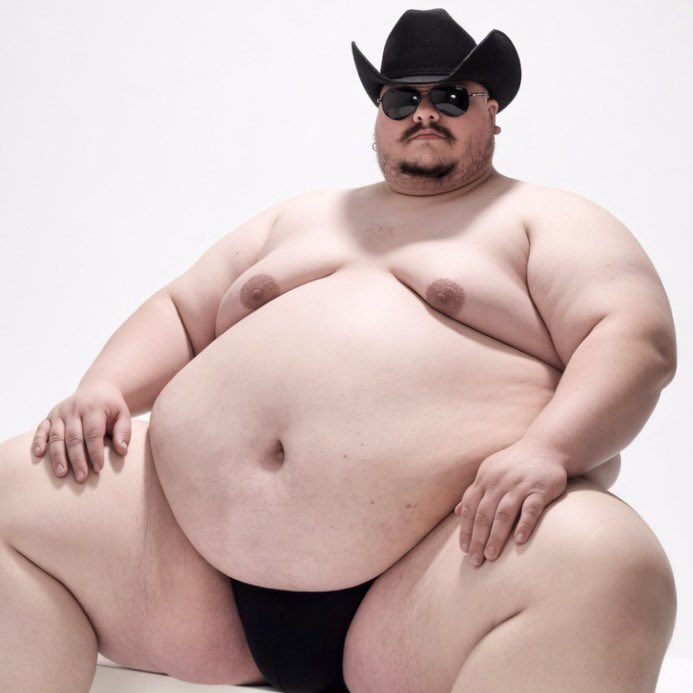 reypuercazo's tweet photo. In another universe im a hairy bear
But here im a smooth boar / hog

Which one u preffer? Let me know it in the coments. Lets talk guys 🐷❤️ https://t.co/DRRI9cfpZB