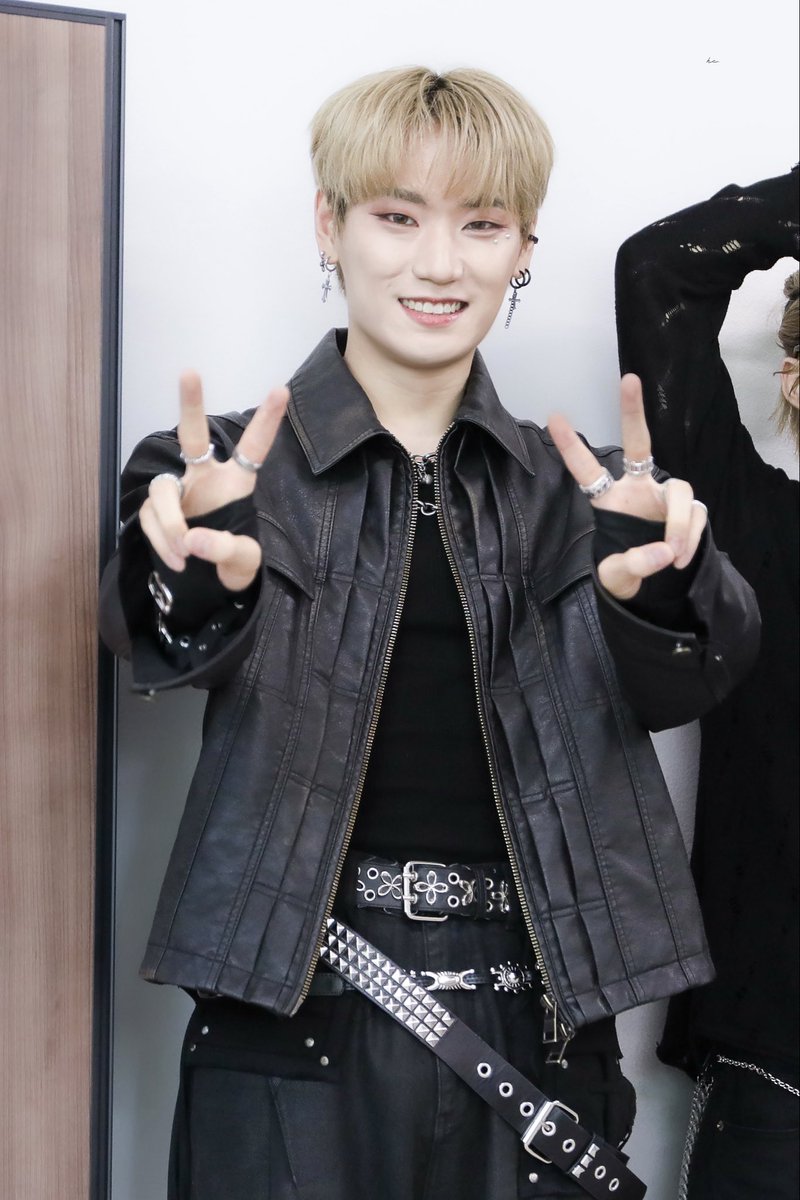 _hiddenchapters's tweet photo. 260504
#SWEETCH #스윗치 
#상휘1퍼센트 #휘 #HWI #SWC https://t.co/vwvdsj1Ue6