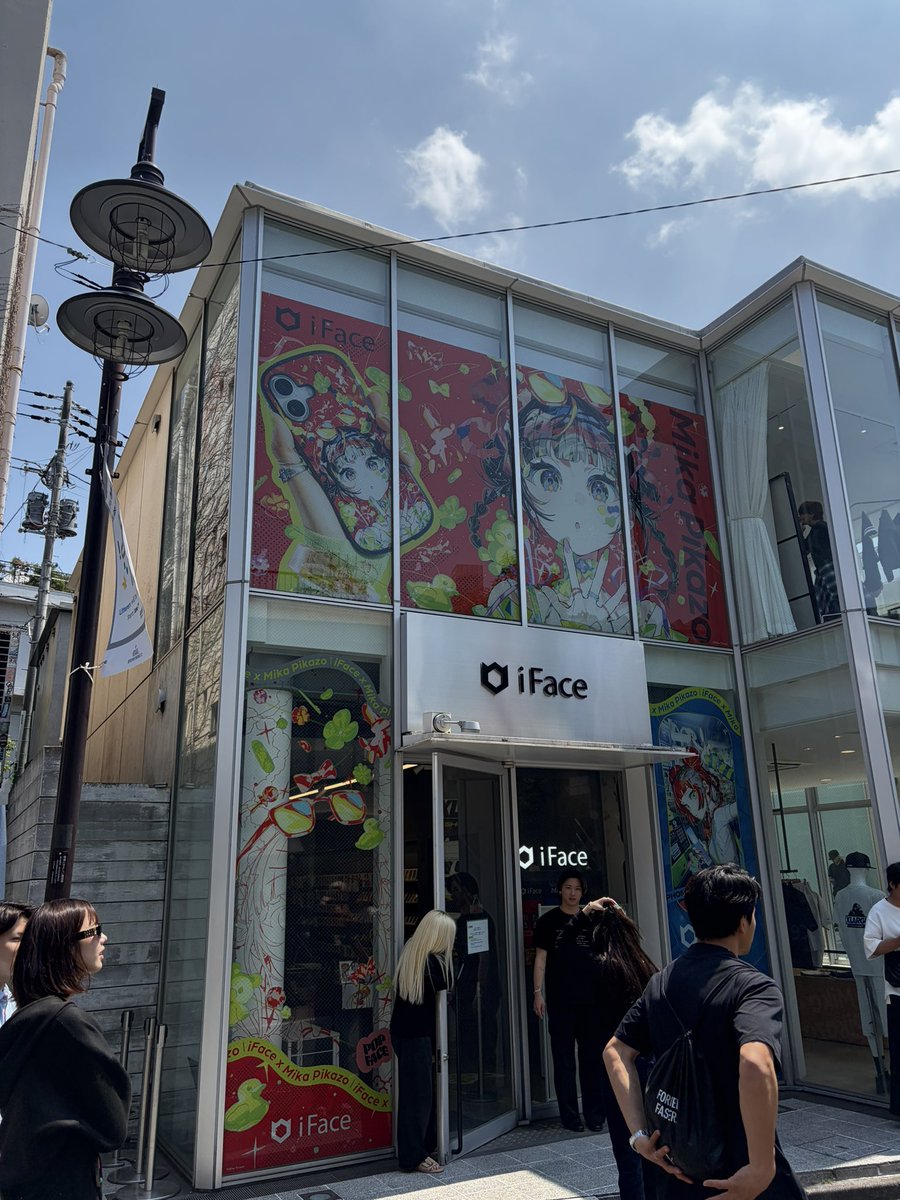 fubumiComet317's tweet photo. Mika Pikazo先生のサイン会に行ってきた。
一瞬だったけど本当に最高な時間だった😭😭
iFaceのスタッフさんもめちゃくちゃ丁寧に対応していただいて本当に感謝でした🙇‍♂️🙇‍♂️

#MikaPikazo
#iFace https://t.co/iyDz7XWNN3