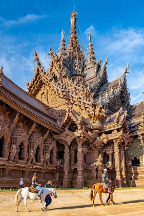 MenuShinde's tweet photo. "Every corner whispers art, history, and timeless beauty. ✨🏛️"
"Exploring places where architecture feels like magic. 🤎🌍"

#TravelDiaries #ArchitecturalBeauty #ThailandTravel #TempleArt #HistoricPlaces #Wanderlust #ExploreTheWorld #TravelPhotography #CulturalVibes https://t.co/1BZFAuvlR0