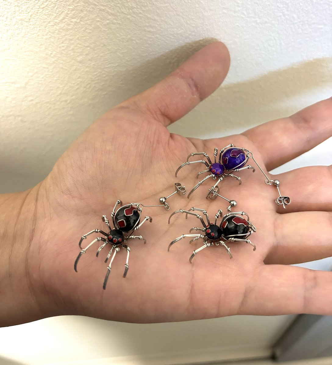 mushi_iro's tweet photo. セアカゴケグモの変異種が数匹います🕷️
毒じゃ無くて呪い持ってそう🕷️ https://t.co/5dXUT3BPmq