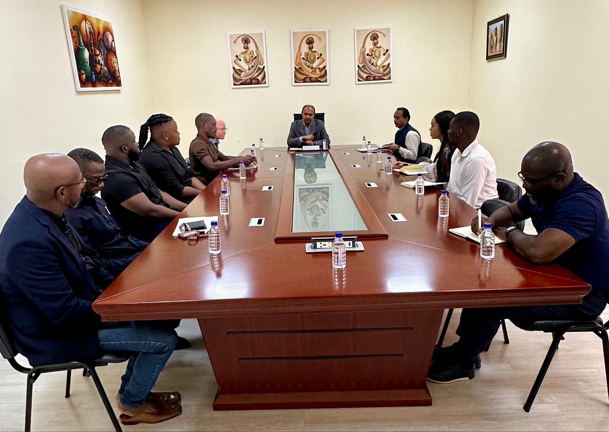 India in Angola tweet media