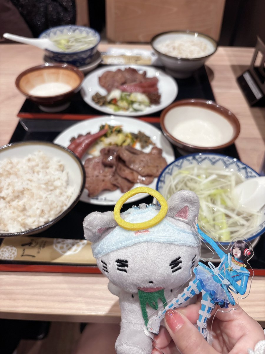 にゃんたべねんね♡ tweet media