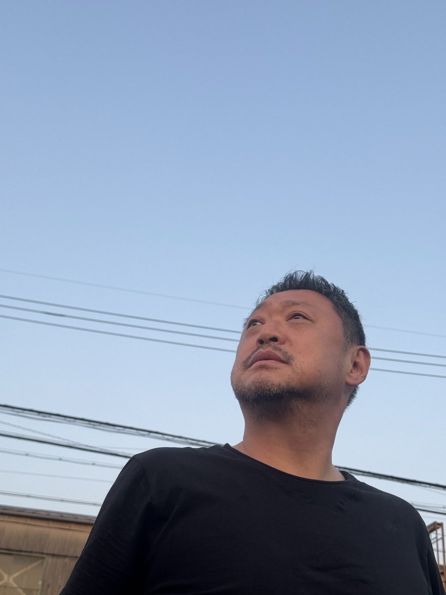 モナキ tweet media
