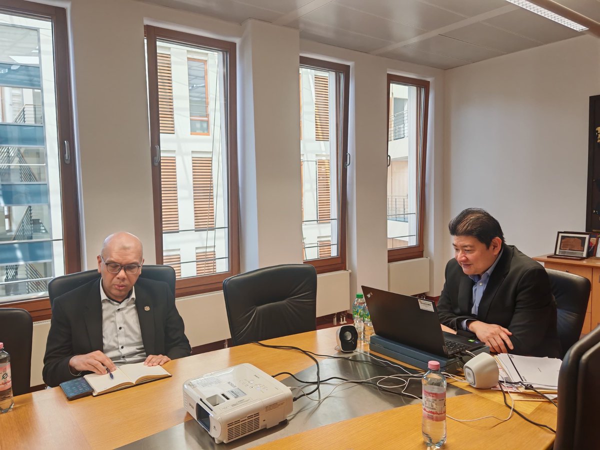 MYEmbBerlin's tweet photo. On 15 May 2026, Ambassador Mohamad Razdan Jamil chaired an online inter-agency meeting involving the Consul General of Malaysia in Frankfurt and representatives from Malaysian agencies based in Frankfurt, namely MIDA, MATRADE, and Tourism Malaysia. https://t.co/pYS2yr7lvv