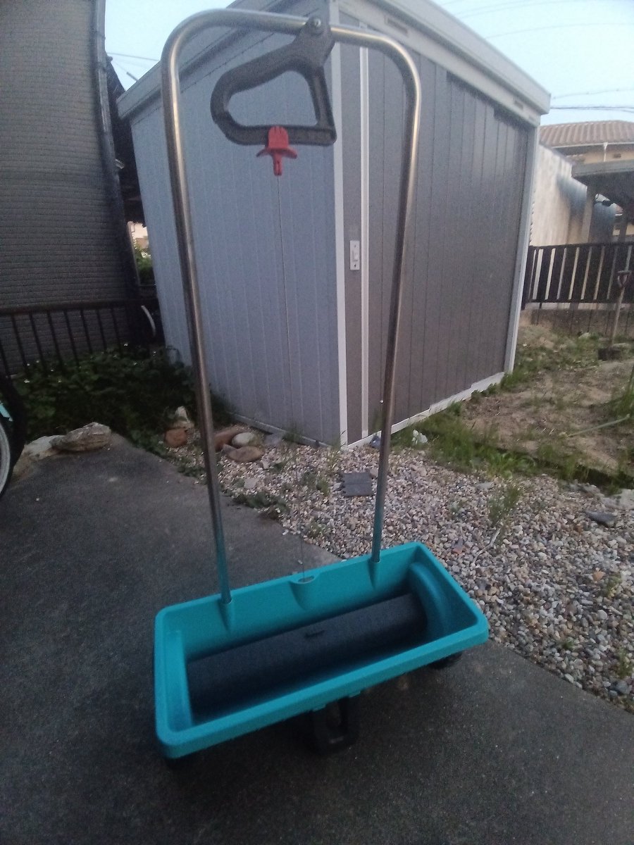 neko20203's tweet photo. ガルデナの散布機が届いた。
組み立てしてみたが、ドイツ製なのにネジが合っていなかった。
驚いた。 https://t.co/ZqgL96GOmS