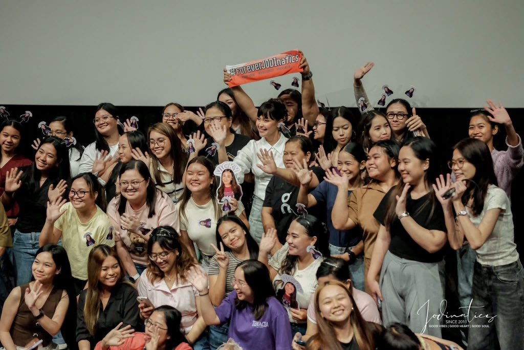 Calcifxrr's tweet photo. JODInatics Day 1 block screening 

familiar faces + cute freebies = happy heart. Thank you, @JodinaticsOFCL fanmily! 

We Love you, Ate @JodiStaMaria / sexbomb Vicky! 💜💜💜

#MidnightGirls https://t.co/F7gxYLd4mR