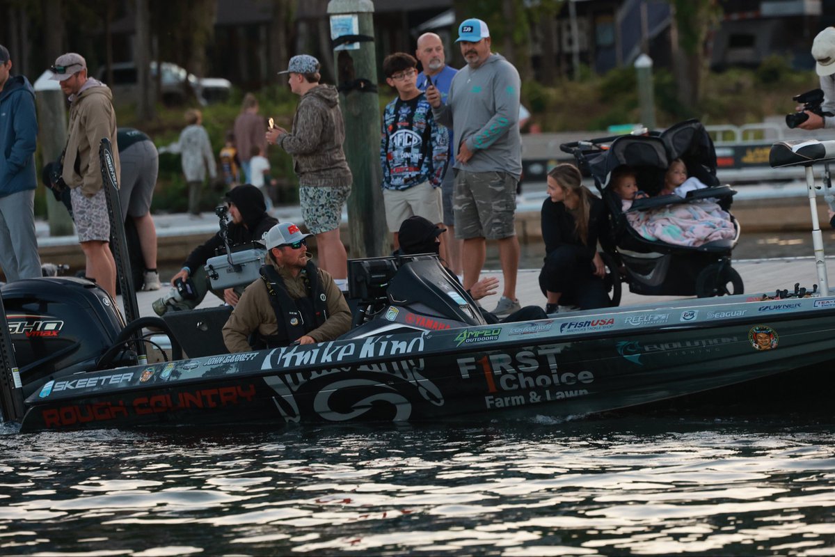 TexasBoatWorld's tweet photo. Bassmaster Elite Santee Cooper Lakes day 3
Take off
#texasboatworld
 #sdgマリン https://t.co/FMGq5bviY3