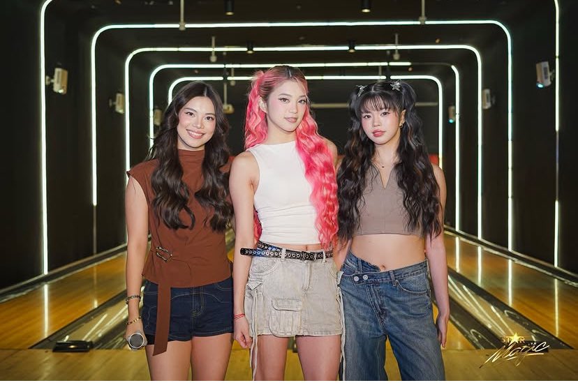 OneMusicPH's tweet photo. WATCH: @dnaofficial_ph goes “Gala to the Max”. the MV of @smsupermalls‘ new Ppop summer anthem hit 1.1m views 1mmth since its release 

Click HERE: https://t.co/yQhZmrP2un 

@starpopph #ABSCBNMusic @dna_tashamitra @dna_ezrimitra @dna_juliamitra https://t.co/qaH6FdU14V