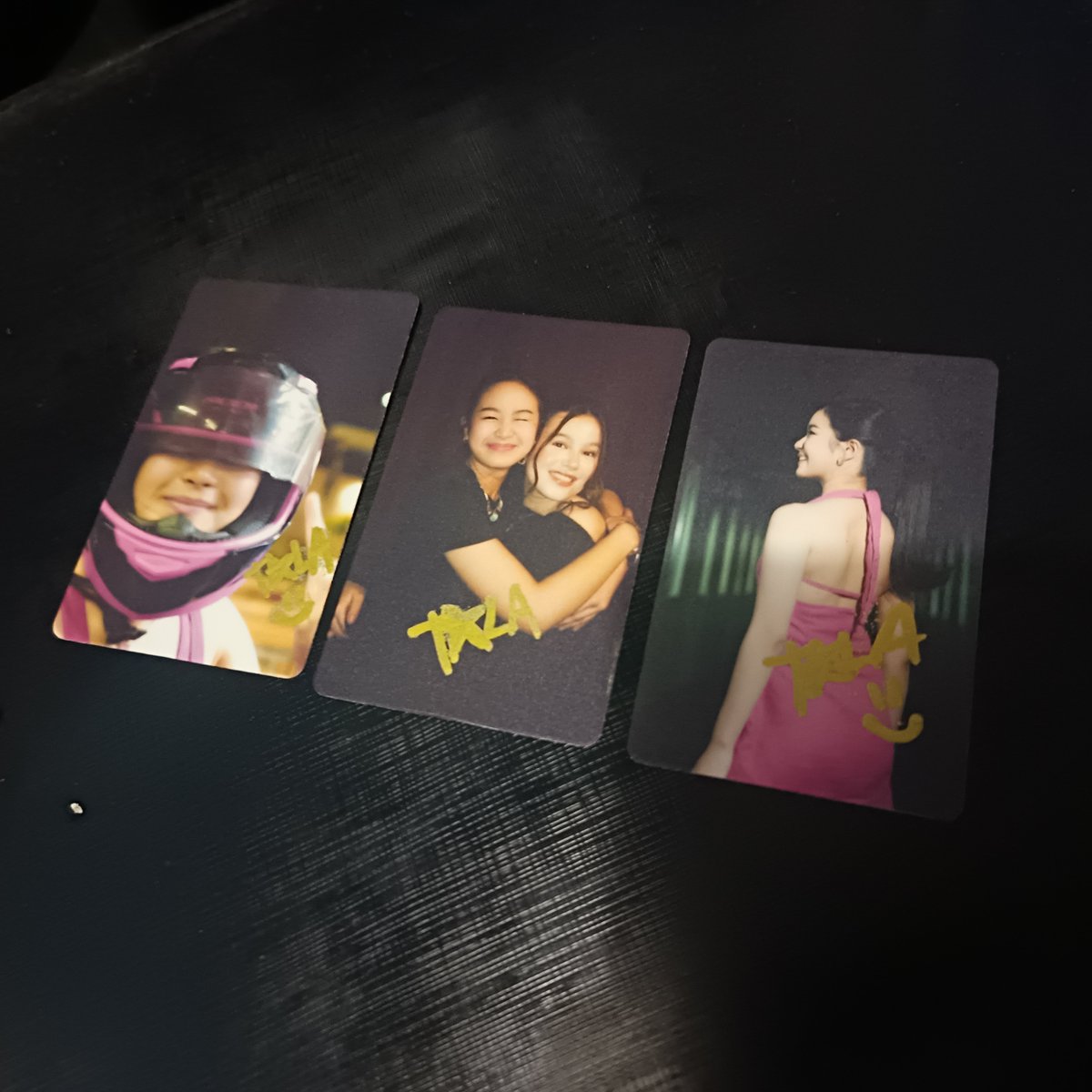 femillusory's tweet photo. palaisipan parin sa glorietta kung bakit yung cap solo pc lang ang may smiley😝
#capkrys https://t.co/B88kr48nzp
