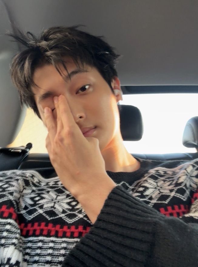 완 tweet media