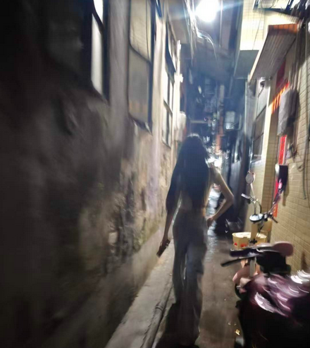 SweerMohammed_8's tweet photo. #东莞 晚上没事就去东莞大盛村溜达溜达，发现有几个质量不错的嫩妹，其实是老鸡了，下面很松，只能泄下火了 https://t.co/EX1b5n5TUo