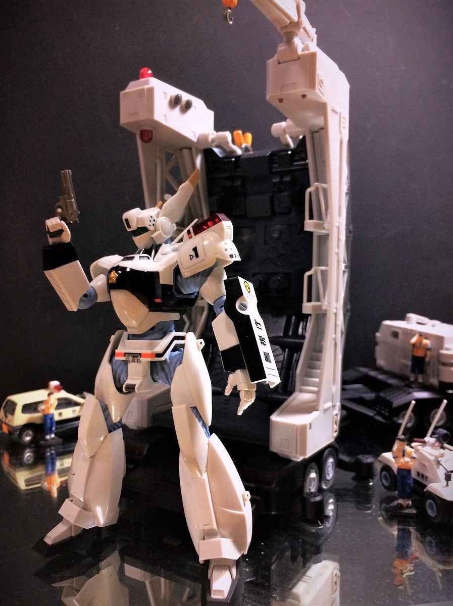 box603's tweet photo. パトレイバー眺めて紅茶飲むなり(´▽｀)
イングラム、リフトオフ！：1/60 モデロイド＆ロボット魂
#パトレイバー #MODEROID #ROBOT魂 https://t.co/OYKS6v7bY6