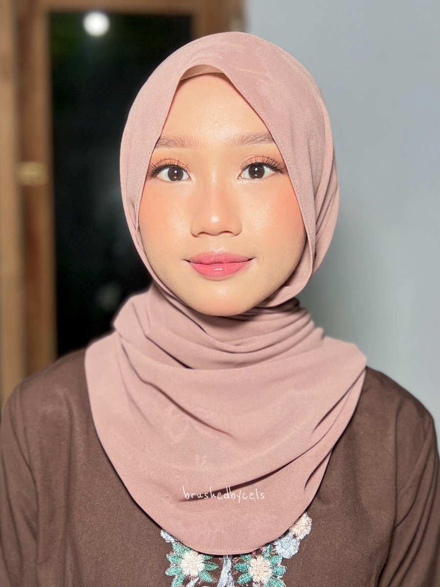 hwgseora's tweet photo. Halo warga Jogja! 

buat yang lagi cari jasa MUA boleh banget sama aku yuk hihii (https://t.co/n7Y3kYWQJu )

Untuk informasi pricelist atau booking bisa klik link yang ada di bio Instagram yaa! 

t. Makeup Wisuda Kampus Wisuda Sekolah Bridesmaid Kondangan Engagement Yogyakarta https://t.co/NM5nrG6hUl